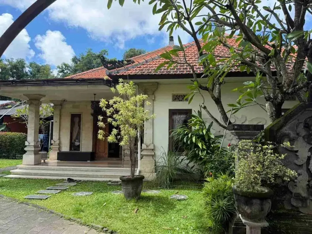 Rumah Halaman Luas Buluh Indah Gatot Subroto Barat Denpasar - Image 1 of 10