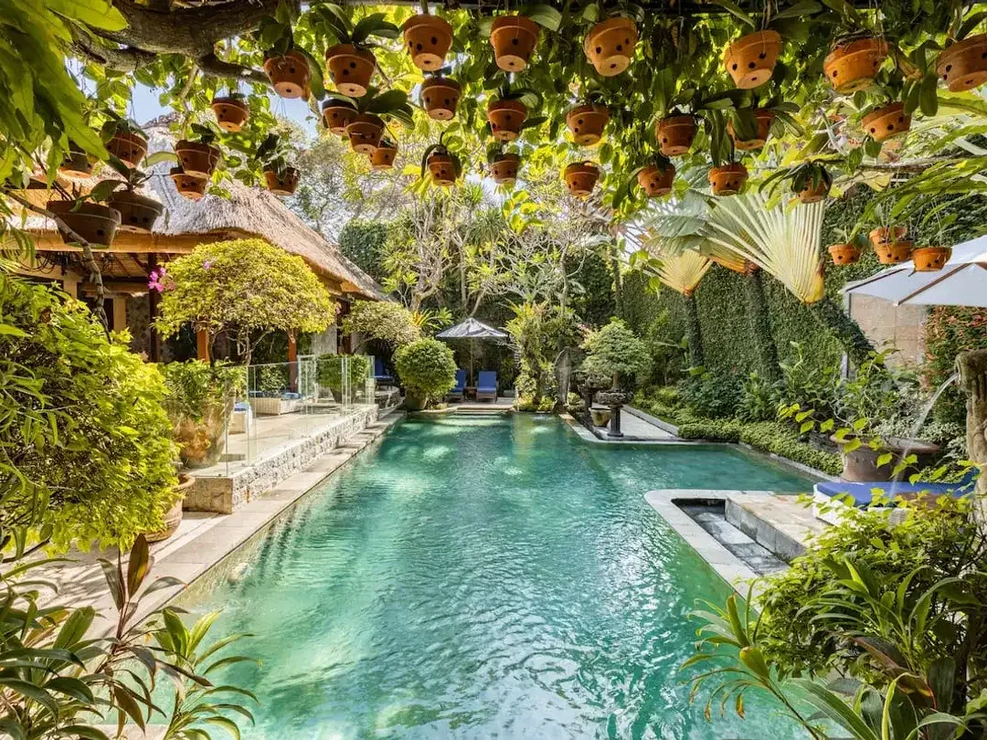 PROFITABLE LUXURY VILLA IN PRIME TOURISM SANUR - Image 2 of 10