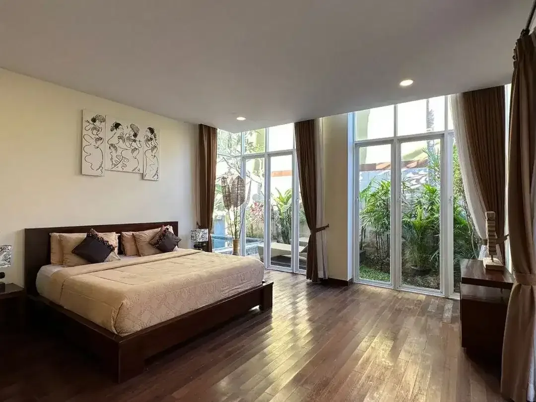 Villa 3 Kamar Tidur Fully Furnished Dijual, di Seminyak - Image 4 of 6