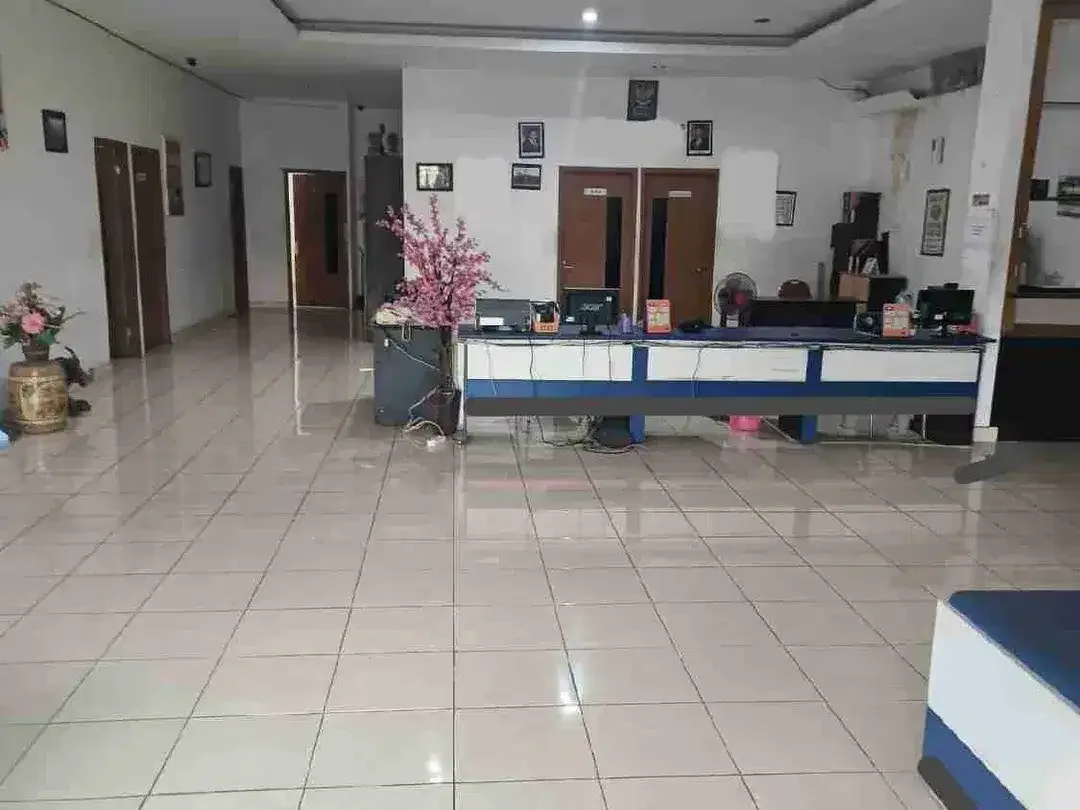 Gedung dekat Lapangan Puputan  dan Renon Denpasar Bali - Image 2 of 3