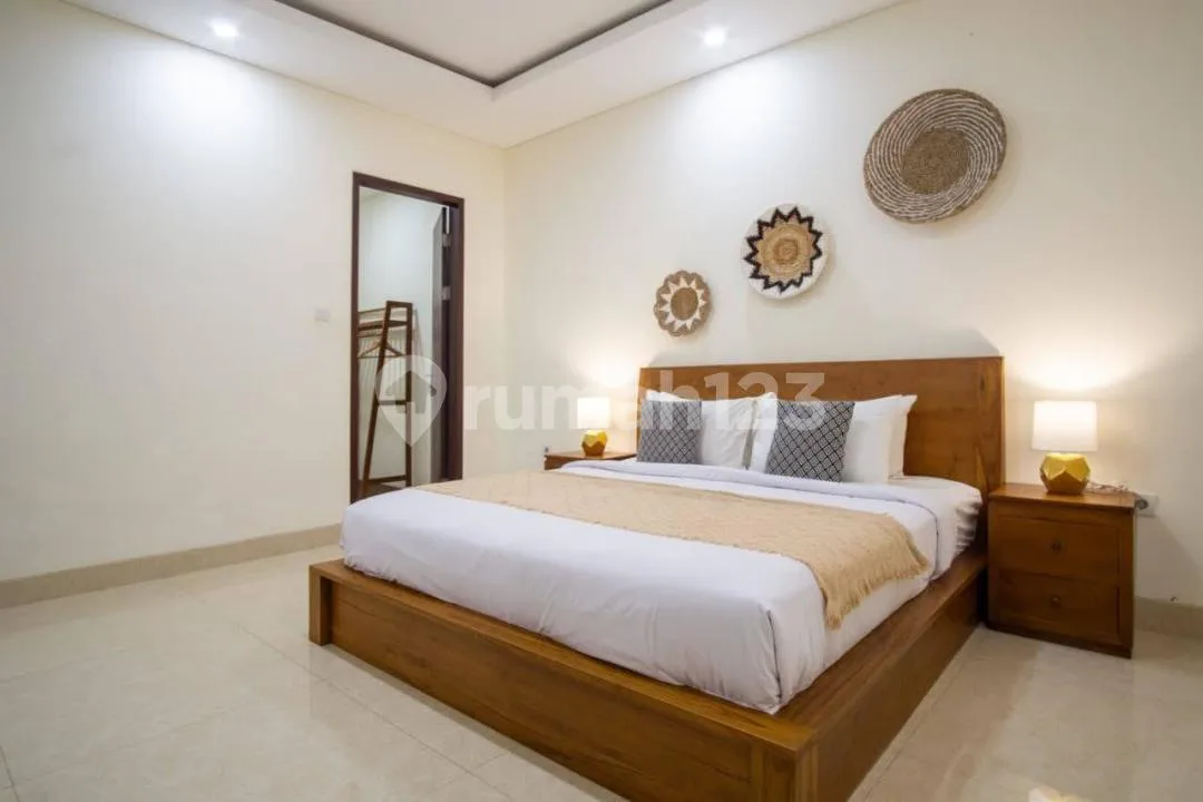 Villa Strategis 3 Kamar Furnished With Pool Dekat Pantai, Canggu - Image 3 of 4