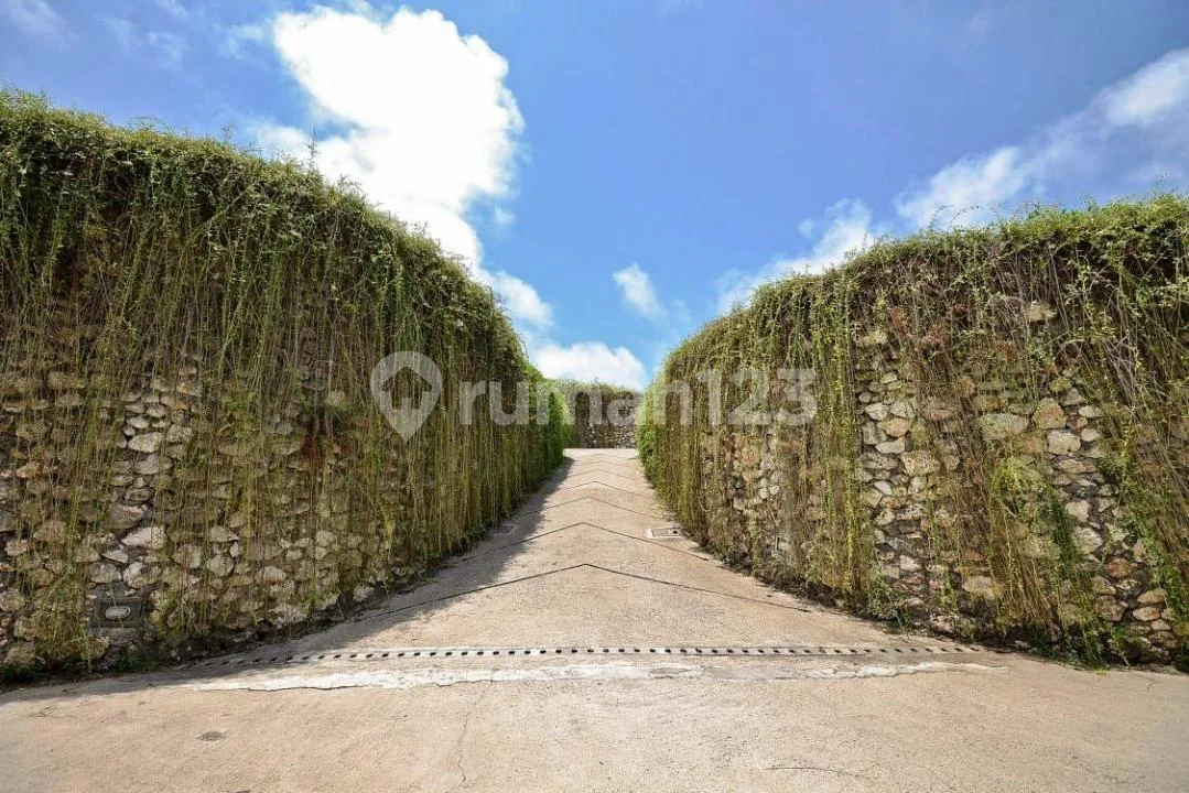 Villa Ocean View di Uluwatu dengan 15 Bedrooms SHM IMB Nib - Image 1 of 4