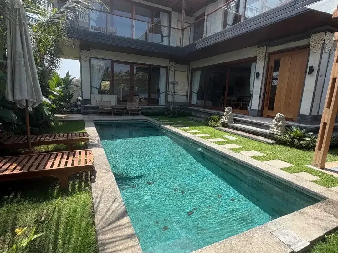 FOR LEASE MODERN VILLA WITH BALINESE TOUCH & RICE FIELDS VIEW. - Image 3 of 10