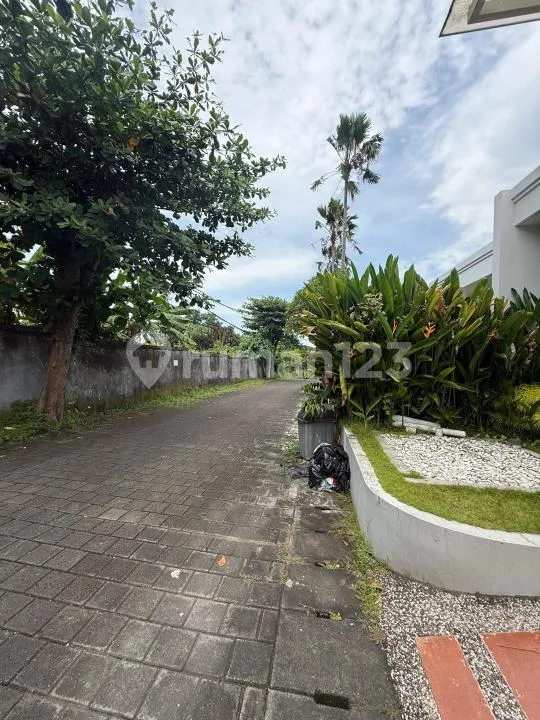 Rumah Semi Villa Lingkungan Eksklusif Furnish Strategis Kerobokan - Image 3 of 4