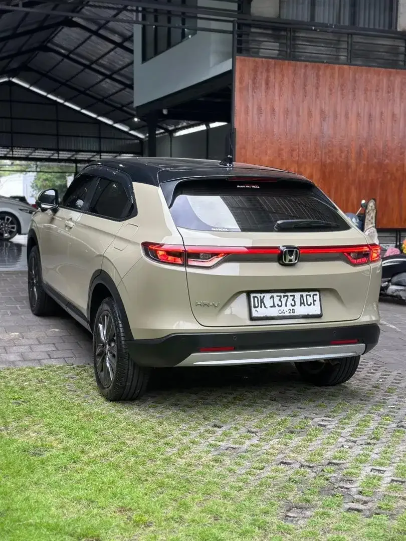 HRV SE 2023 NEW MODEL MATIC ASLI BALI LOW KM - Image 4 of 10