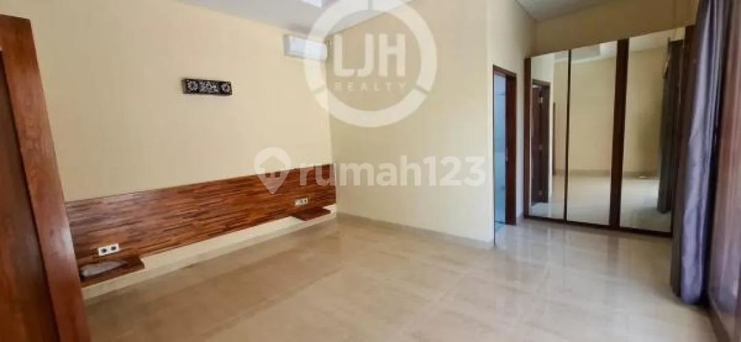 Villa At Jimbaran With Good Access, Well Maintained, Located In Residential Area, Surrounded By Villas, Close To Balangan Beach, Garuda Wisnu Kencana Cultural Park And Sidewalk Jimbaran - Image 3 of 4
