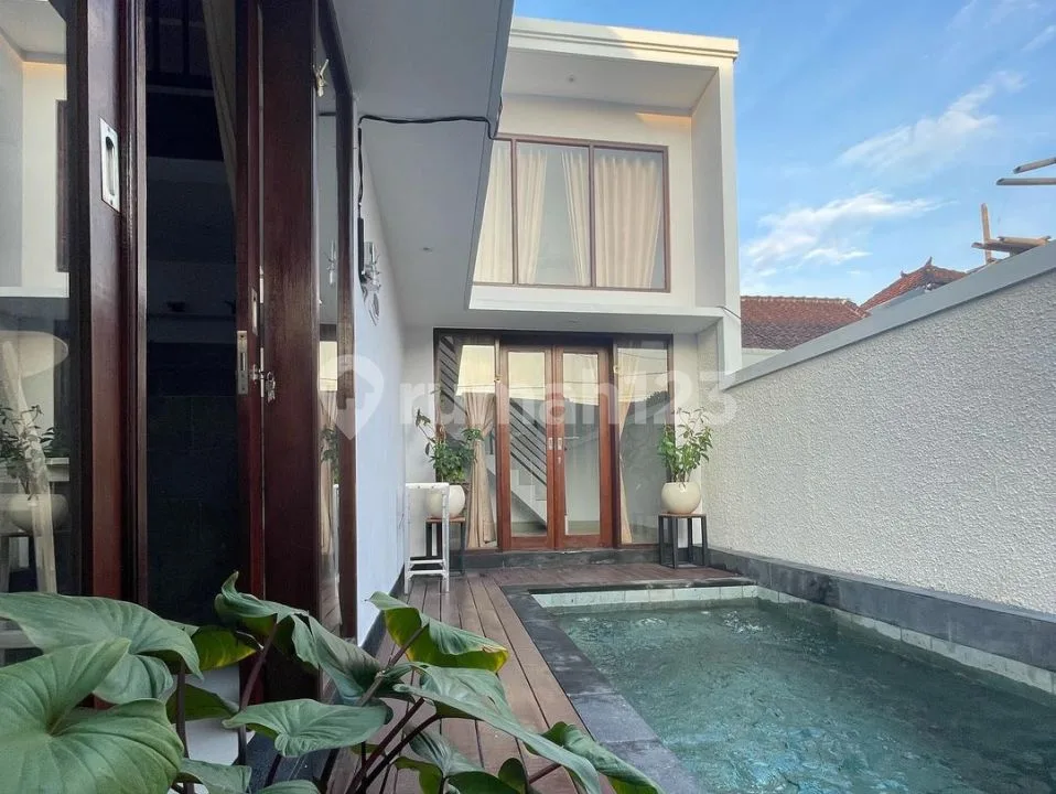 Griya Jimbar Villa 1 Master br Dekat Sanur Mall Living World Ketewel Dyatmika School Bali International Hospital Bali Golf International Vasaka Rumah Sakit Kasih Ibu - Image 1 of 4