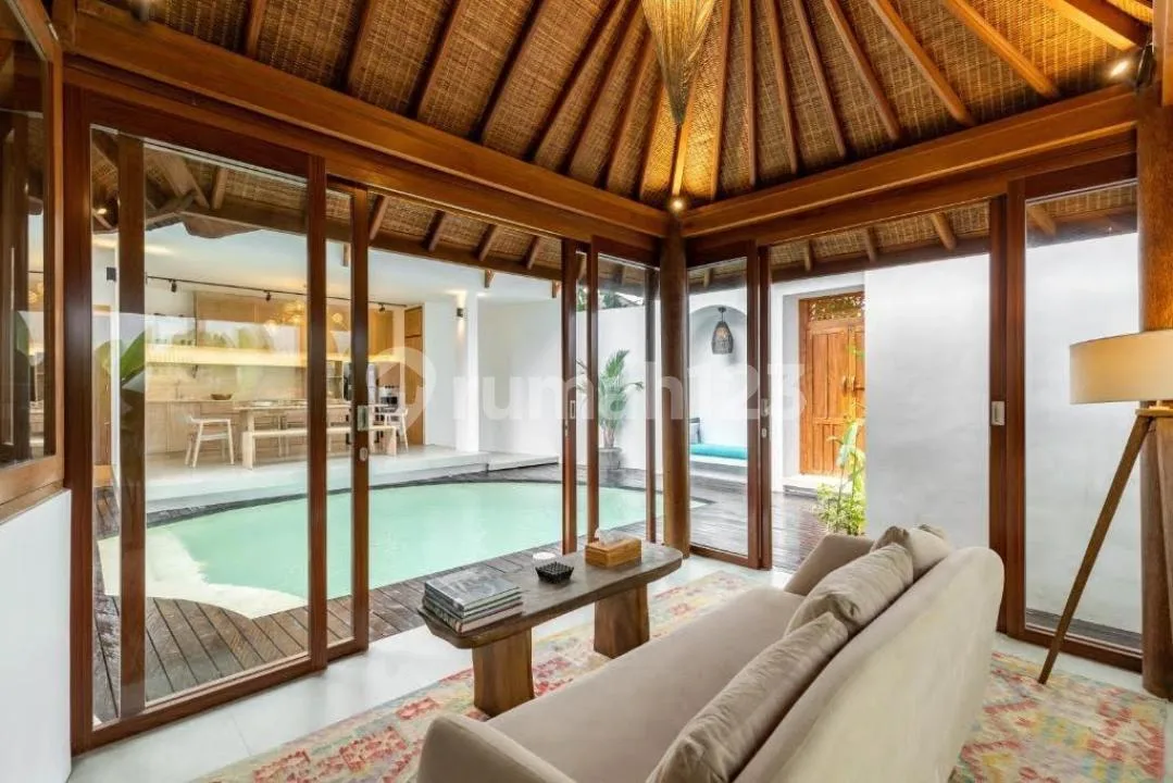 Villa Mewah Strategis Furnish Dpn Finns Dkt Pantai Berawa Canggu - Image 3 of 4