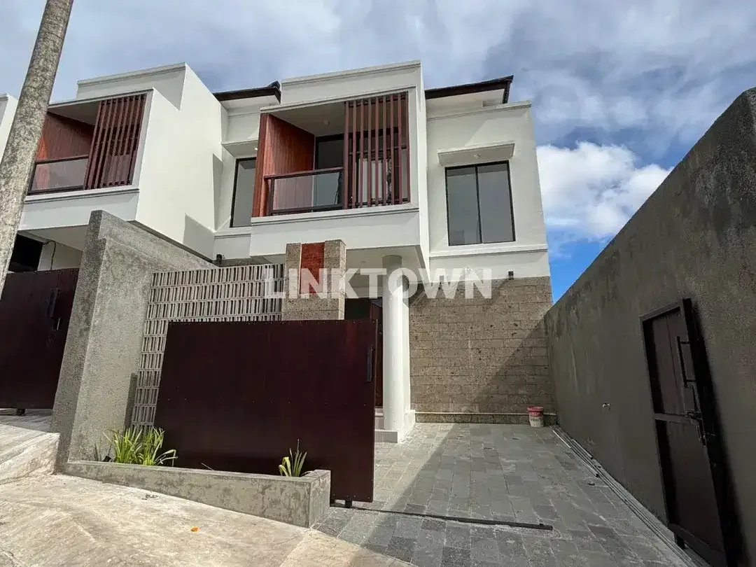 Dijual rumah modern tropis siap huni lokasi sangat strategis terletak di Jalan Saridana, Denpasar - Image 1 of 9