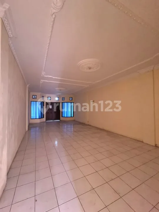 Dijual Ruko Strategis Jalan Utama Nakula - Legian, Kuta - Image 1 of 4