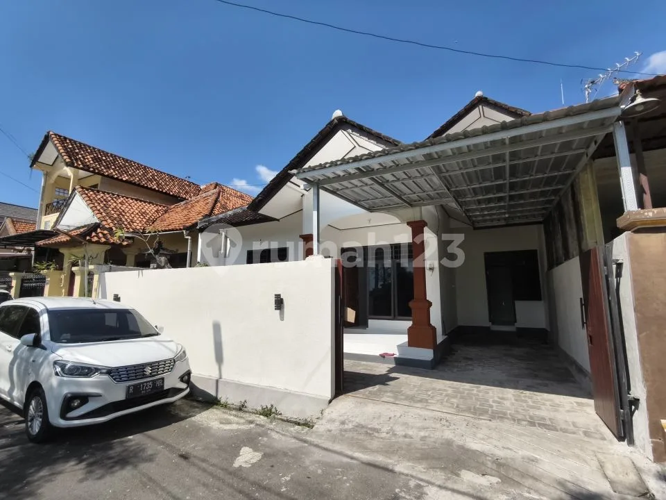 Rumah 2 Lantai Baru Renov, Siap Huni Lokasi Strategis - Image 1 of 4
