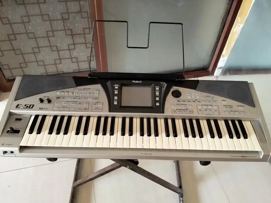 Keyboard Rolland E50 - Image 1 of 3