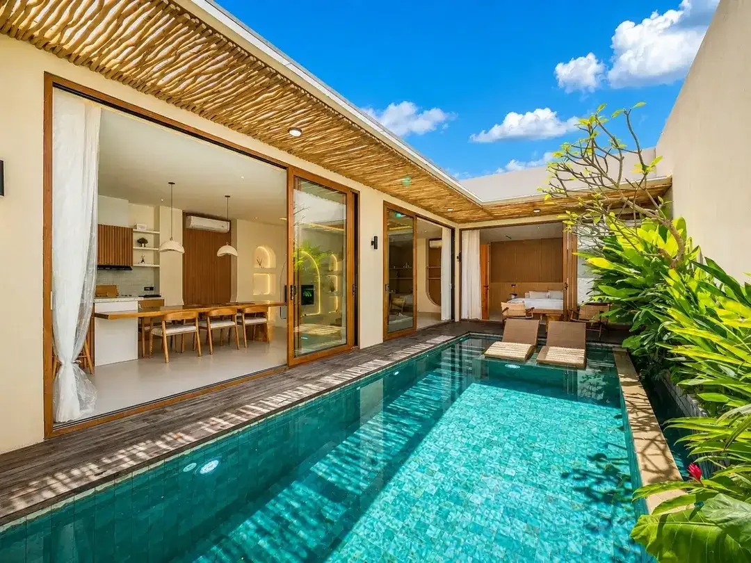 Vila dengan sistem smart home di Bukit — siap huni dekat Pantai Melasti! - Image 1 of 10