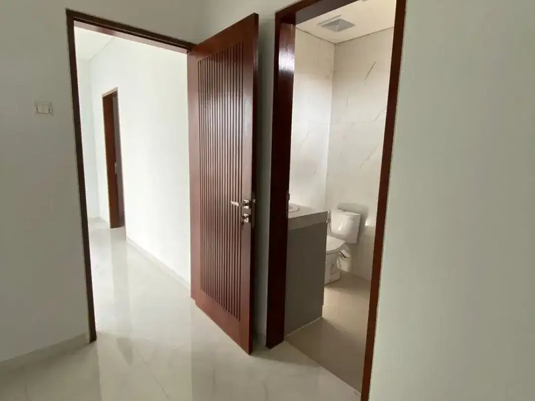 RUMAH BARU 2 LANTAI DI DENPASAR BARAT - Image 7 of 10