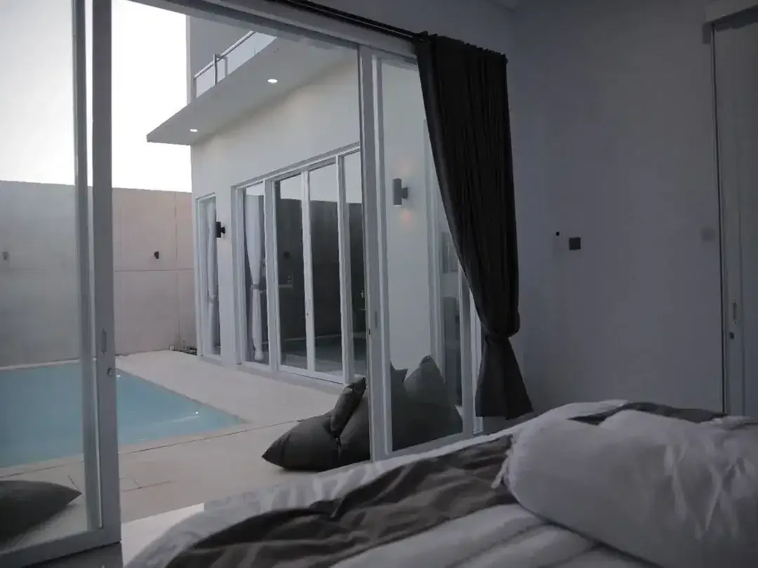 Modern Tropical Luxury Villa in Pengubugan, Kerobokan - Image 4 of 8