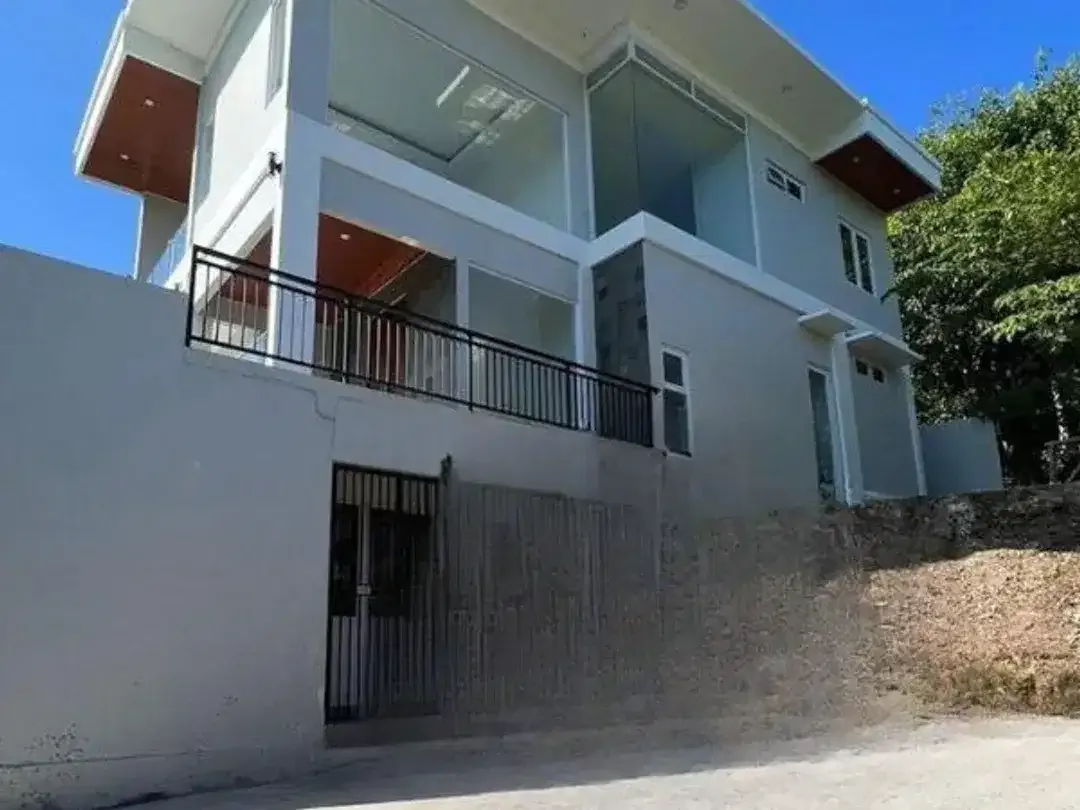 RUMAH CANTIK TERAWAT LINGKUNGAN ASRI DI UNGASAN BADUNG - Image 1 of 7