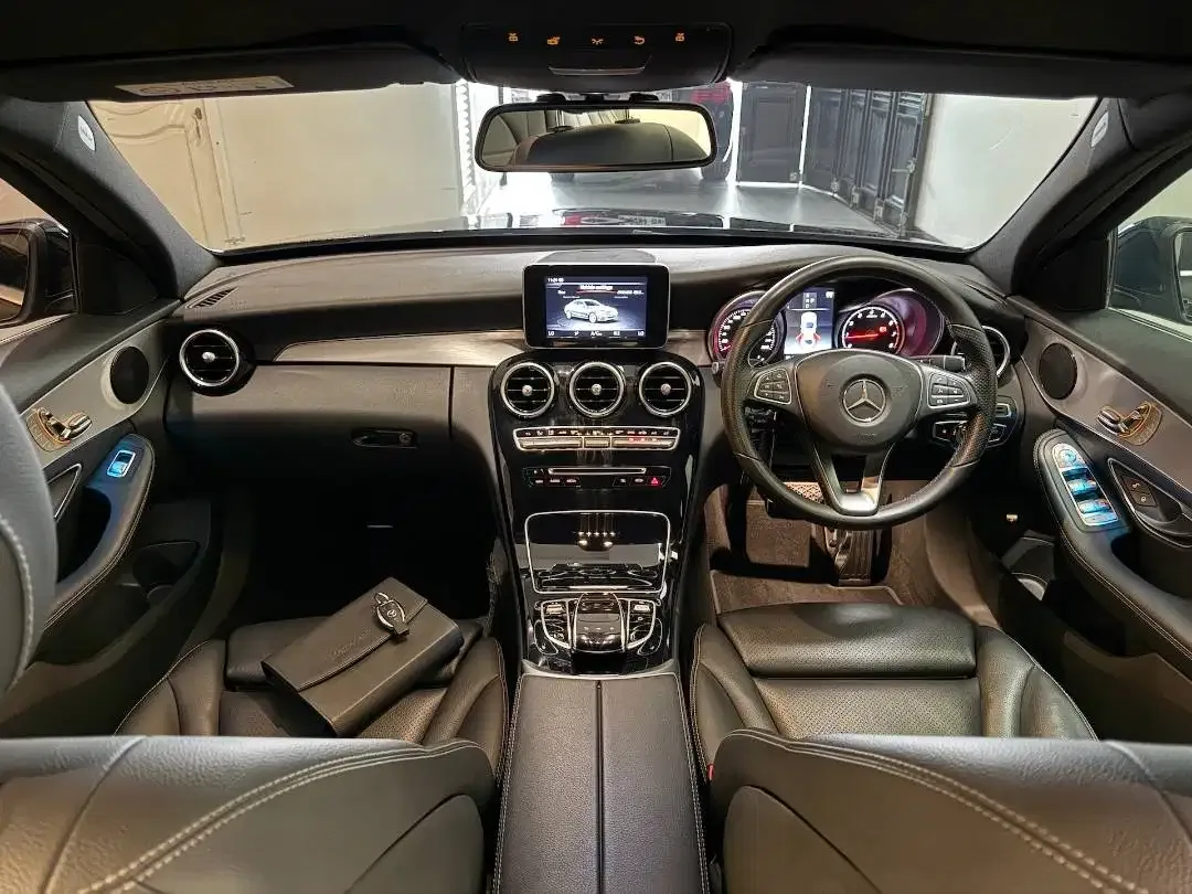 C200 AMG 2018 C200 AMG line 2018 C200 W205 C200 avantgarde mercy C200 - Image 9 of 10