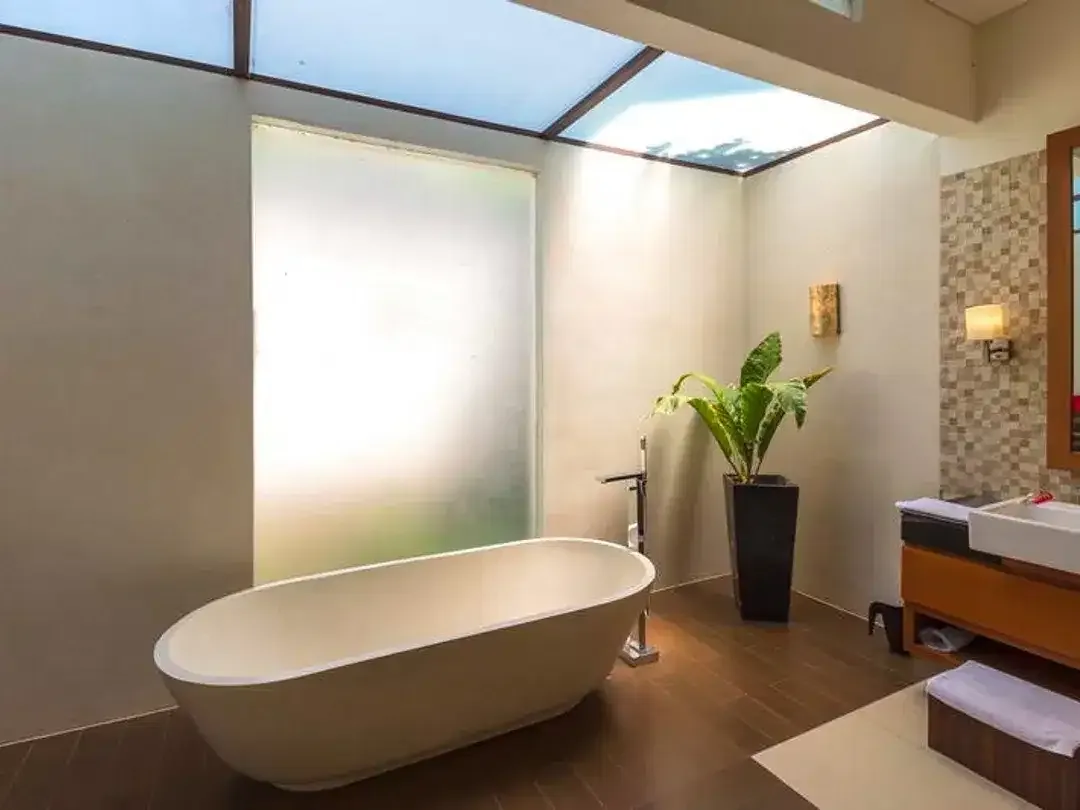 Freehold - Luxury 5-Bedroom Villa with Golf Course Frontage & Ocean Views in Pecatu, Bali - Image 4 of 10