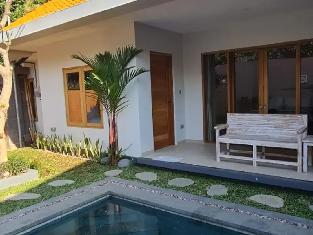 VILLA 1 LANTAI DI JL PUNGUTAN SANUR DENPASAR SELATAN BALI - Image 1 of 9
