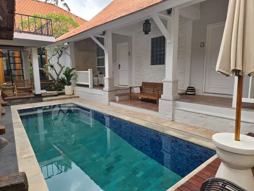 DISEWAKAN — VILLA 4 BEDROOM DI PANTAI BERAWA - Image 3 of 9