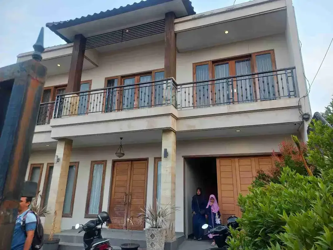 Rumah 2 Lantai Terletak di Jl. Tukad Pule, Sesetan - Denpasar Selatan, BALI


Spesifikasi :
LT 391m2dan LB 469m2
4 kamar Tidur
4 Kamar Mandi
Dapur Kotor
Dapur Bersih
Garase 
Halaman Depan dan Halaman - Image 2 of 10
