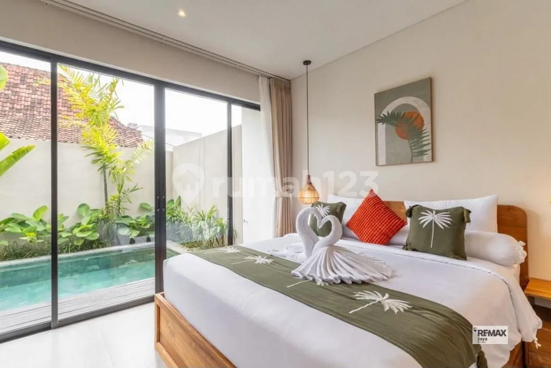 Brand New Modern Mediterranean 3-Bedroom Villa For Rent In Munggu - Image 4 of 4