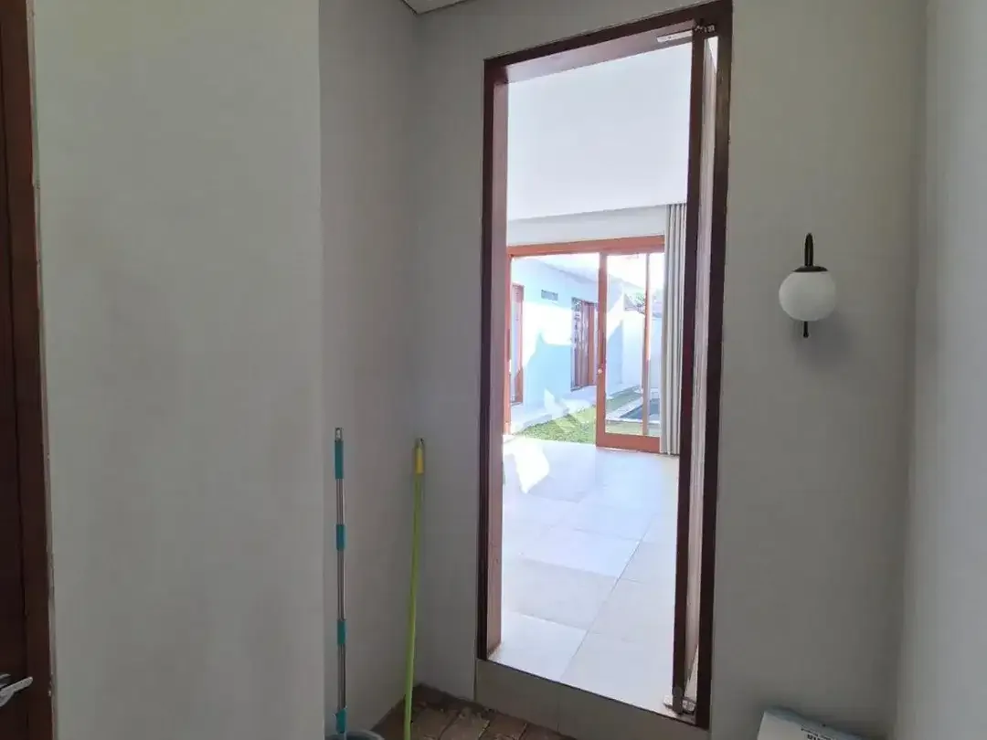DISEWAKAN VILLA MODERN  DI JALAN SEKUTA - SANUR - Image 9 of 10