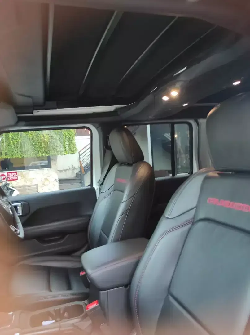 Jeep Rubicon JL 2.0AT 4 pintu 2024 - Image 6 of 10