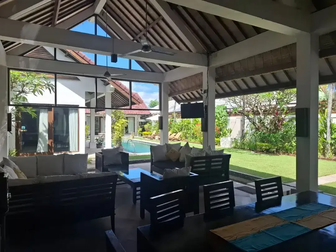 CHEAP 1200M2 VILLA FOR RENT @SEMINYAK 3BDR ENSUITE ONLY IDR 500 miliion / year - Image 3 of 8