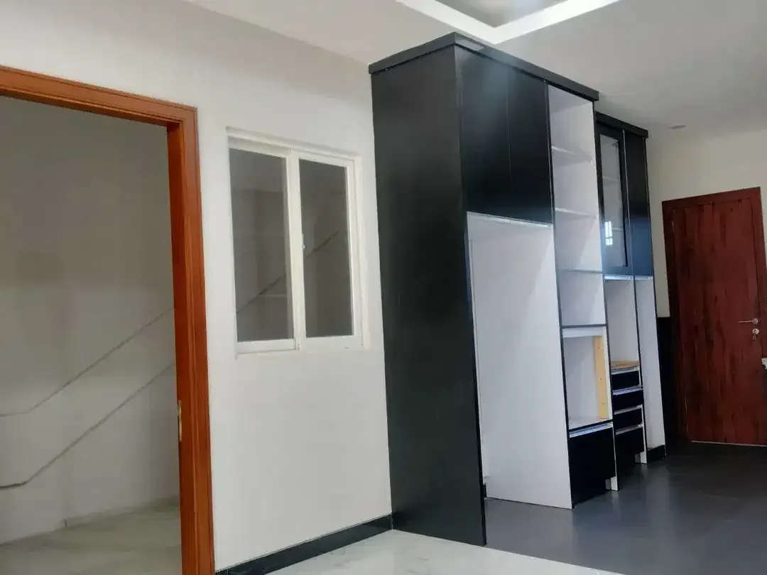 Di jual Rumah Semi Villa Lantai 2 Semi Furnished - Image 7 of 10