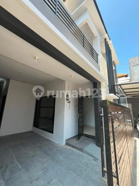 Dikontrakkan Rumah Modern 3 Kamar di Pusat Renon - Image 1 of 4