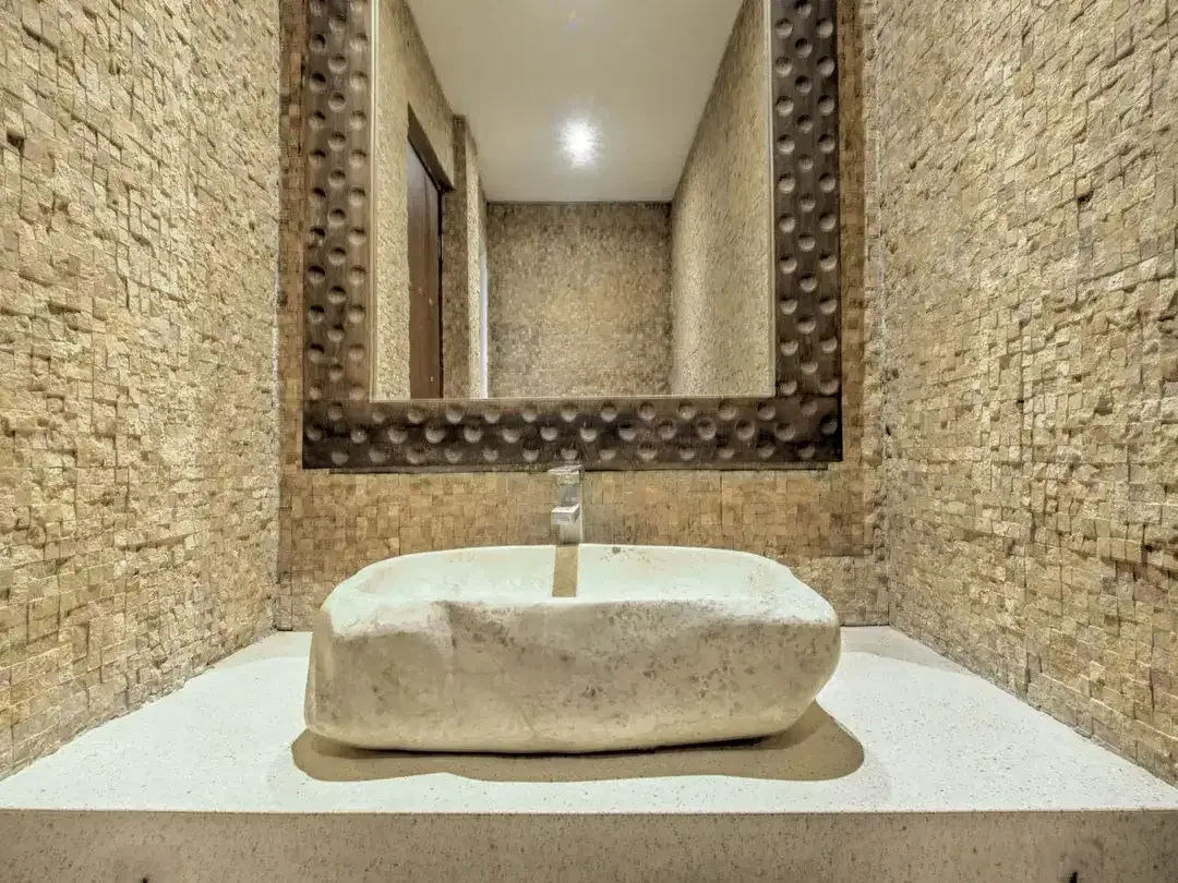 3BR Villa di Petitenget, Jalan kaki ke Pantai dan W Hotel Seminyak - Image 9 of 10