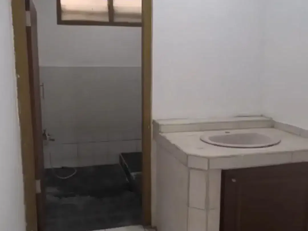 Properti Strategis 2 Lantai di Jantung Kota Denpasar (Dekat Simpang 6 & Akses Utama) - Image 8 of 10