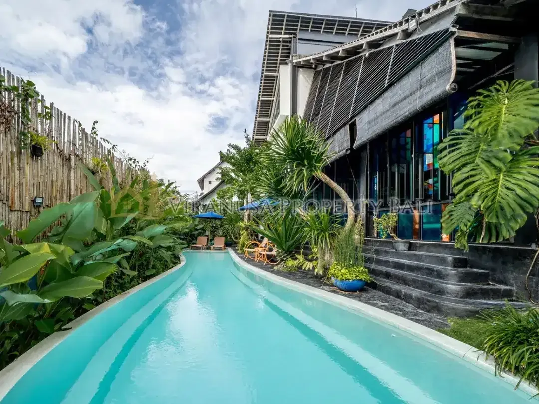 Villa Arsitektural Indochine 3 Kamar dengan Taman Luas di Uluwatu - Image 4 of 10
