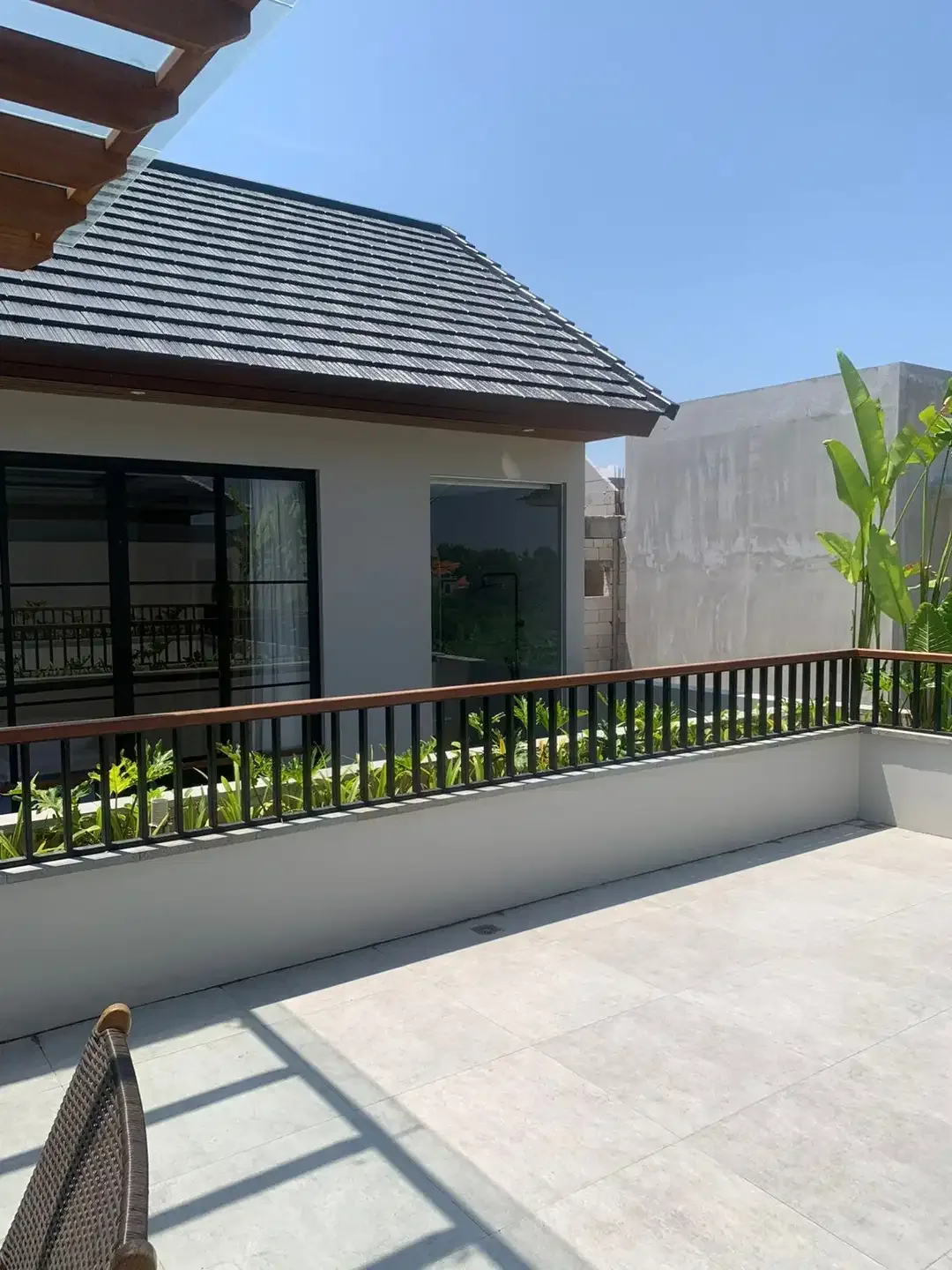 VILLA READY 2BR FURNISHED ONE GATE TERBAIK DI BATU BOLONG CANGGU - Image 9 of 10