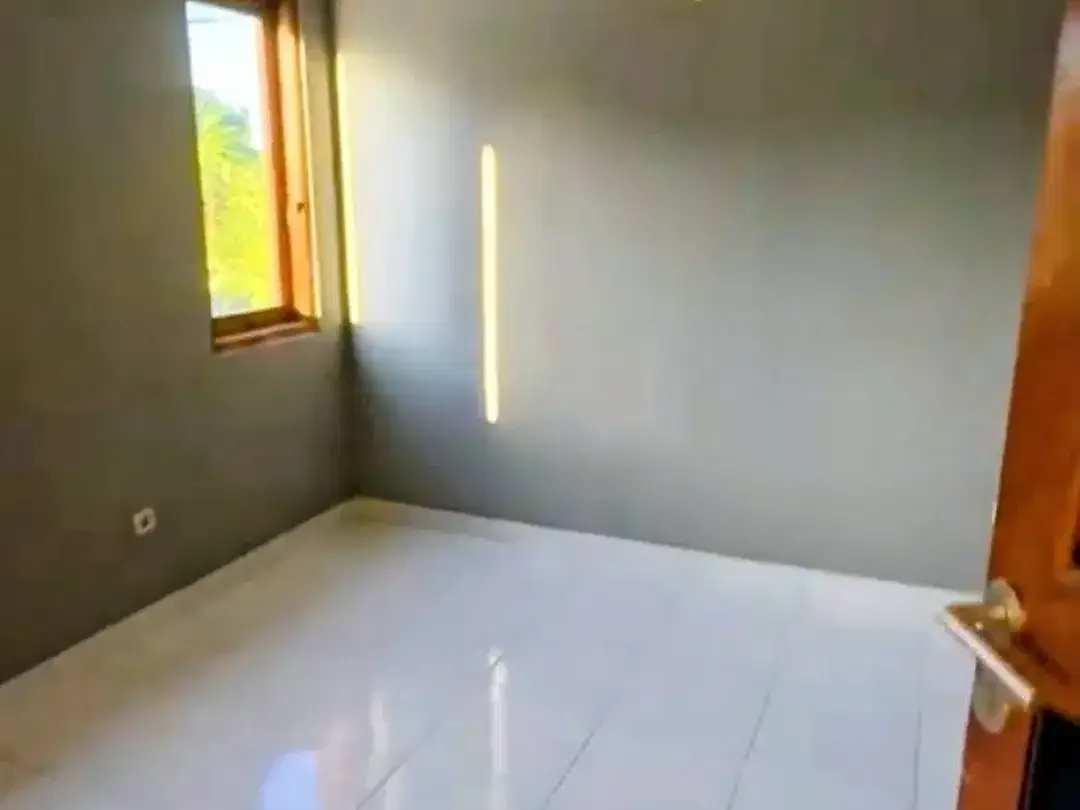Rumah Unfurnished 2 Lantai dengan 4 Kamar Tidur Disewakan di Renon - Image 6 of 6