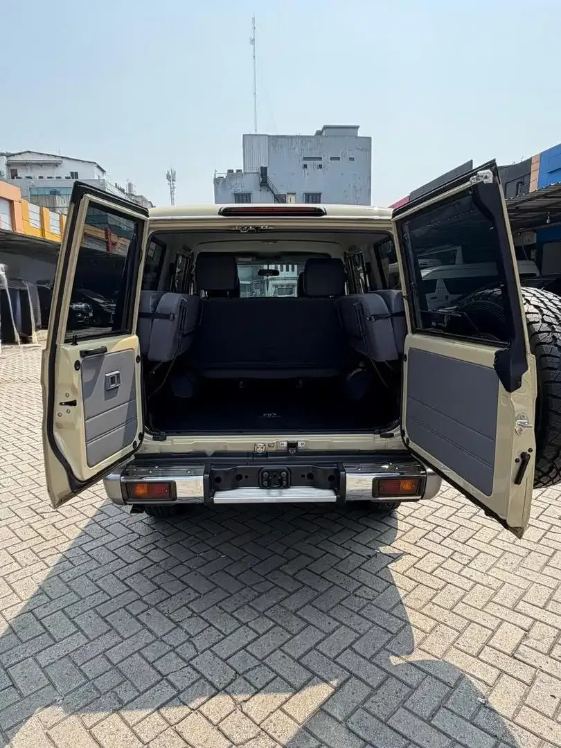Land cruiser 70 Mt Diesel V8 2019 - Image 8 of 10