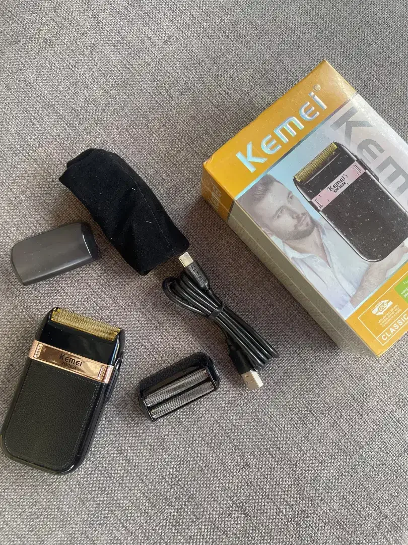 Baru merk KEMEI alat pencukur kumis dan jenggot di cas - Image 2 of 3