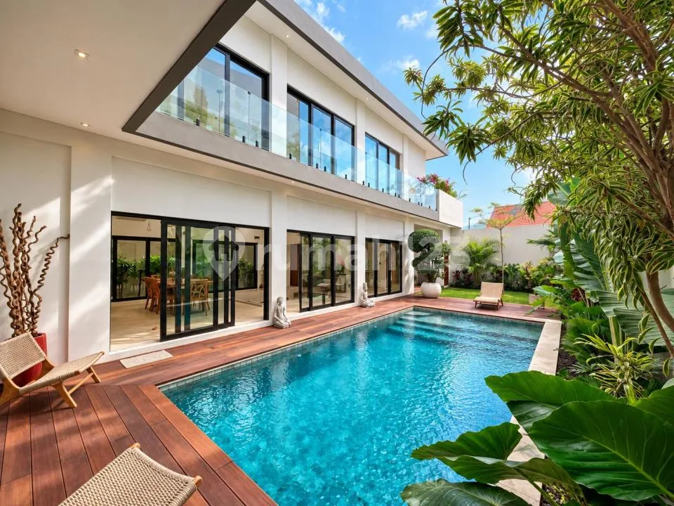 Villa Hatari Modern & Newly For Sale Kerobokan | Vb 099 - Image 2 of 4