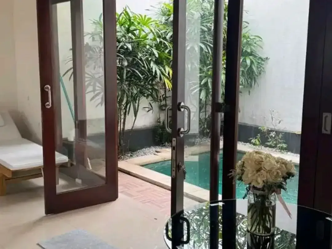 RUMAH SEMI VILLA FULL FURNISHED DI TUKAD BALIAN RENON DENPASAR - Image 2 of 5