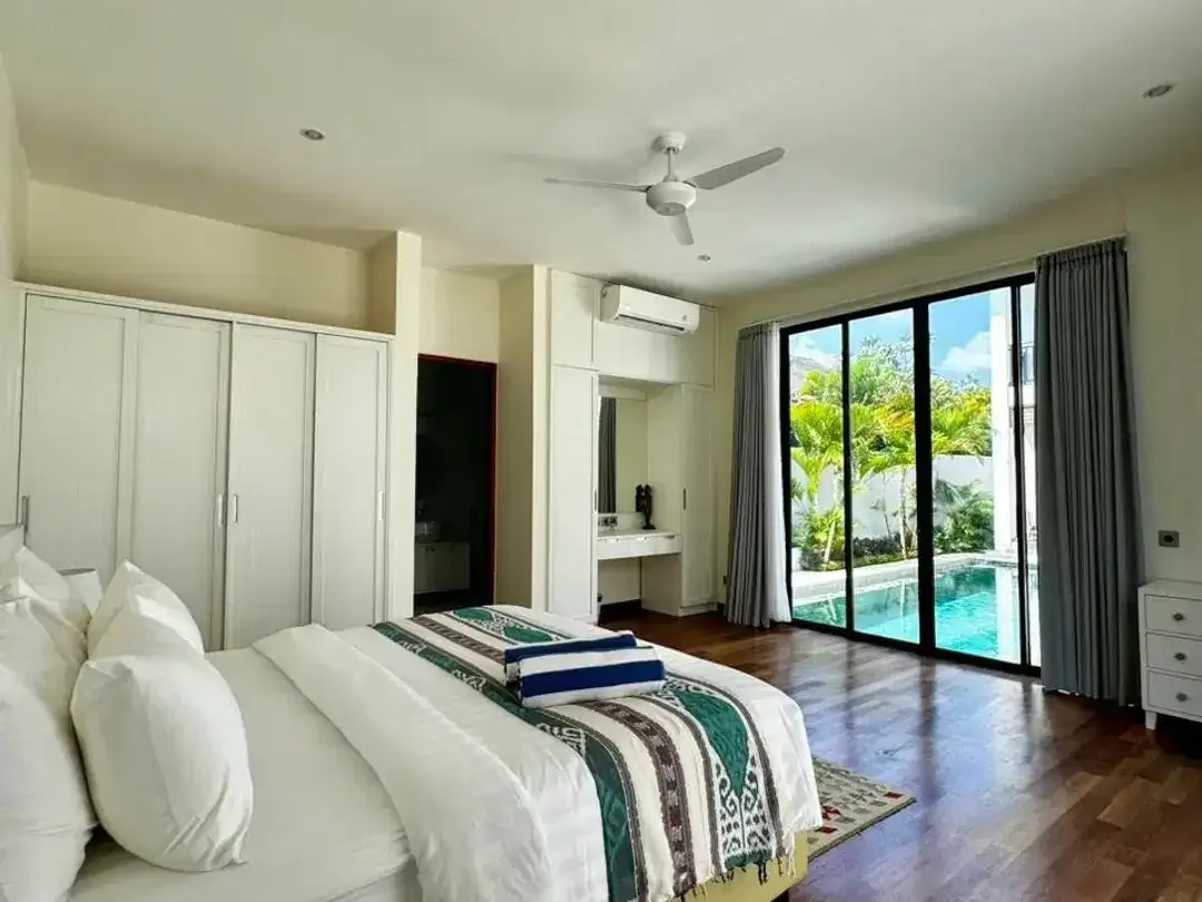 6 Bedroom Villa for sale in Kerobokan, Bali - Image 8 of 10