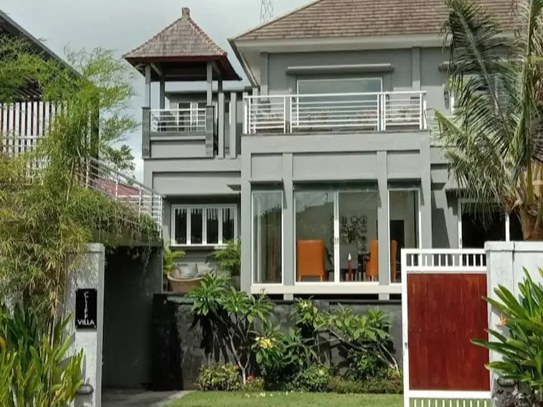 FREEHOLD – LUXURY VILLA 4 BEDROOMS - Image 1 of 10