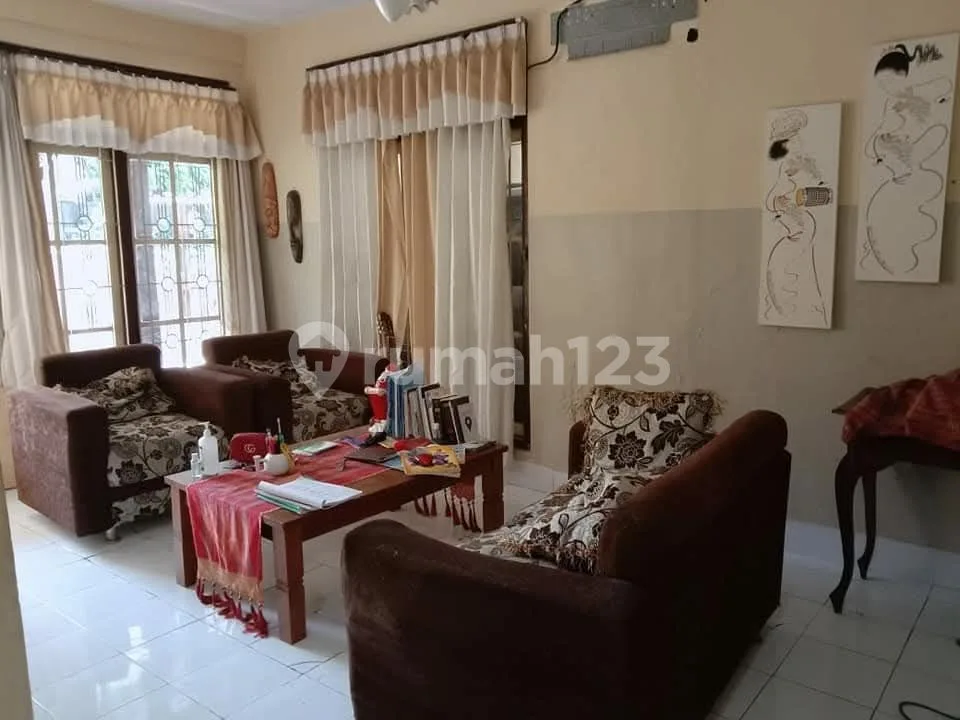 Rumah 2 Lantai Dekat Pantai Sanur dan Area Renon - Image 1 of 4