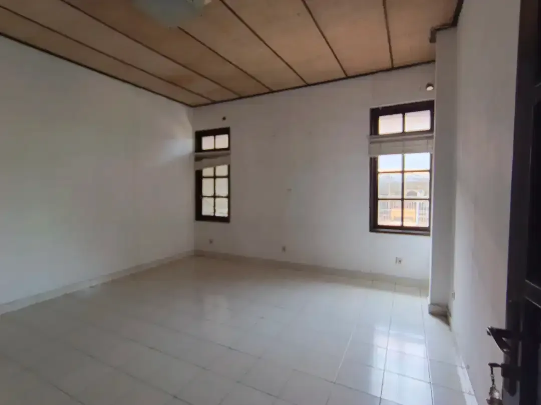 DISEWA VILLA 4BR SANUR –RUANGAN LUAS| SHARED BIG POOL|PAVILIUN OUTDOOR - Image 4 of 10