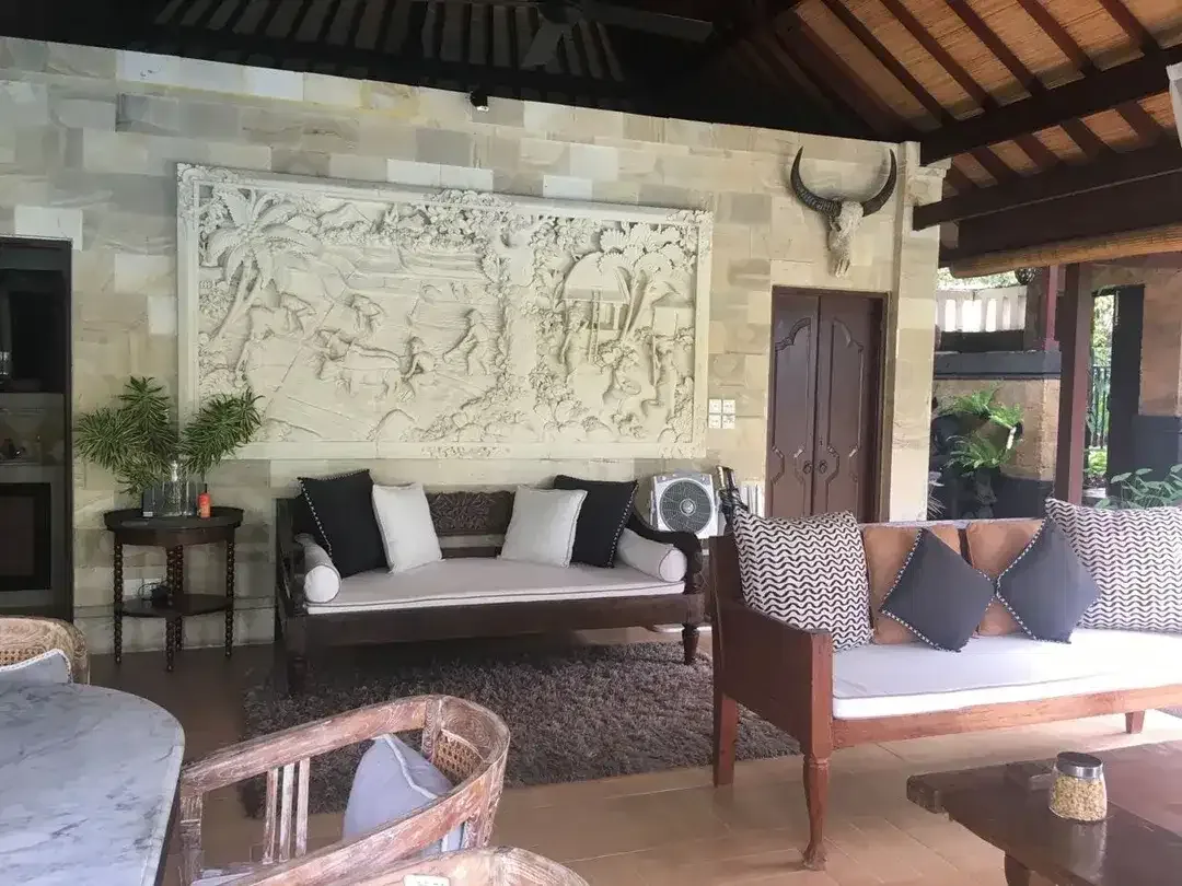 VILLA READY UNIT SEMI FURNISH KAWASAN PREMIUM DI AREA UMALAS BUMBAK - Image 1 of 9