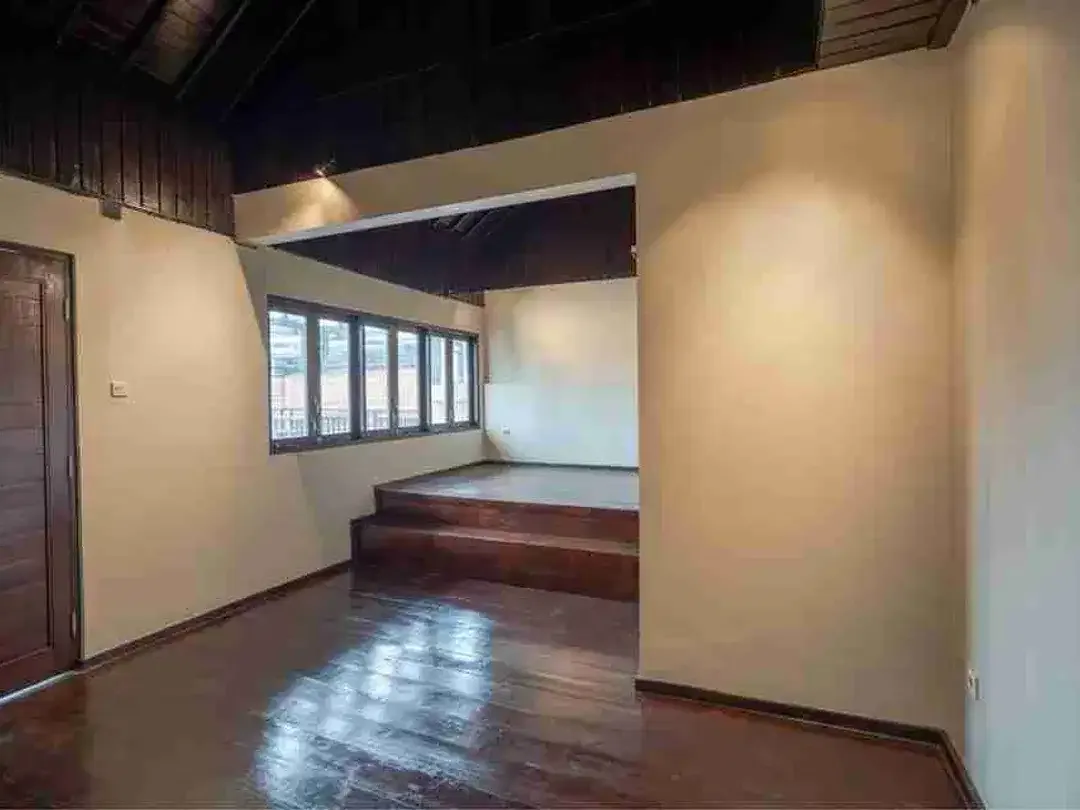 Luxury Vila Kontemporer 3 Kamar Full Furnish di Kerobokan - Image 8 of 10