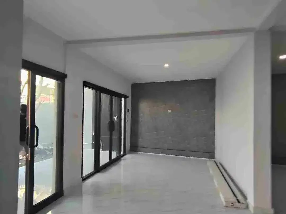 RUMAH 2 LANTAI LOKASI STRATEGIS KEROBOKAN, KUTA UTARA - Badung. - Image 9 of 10
