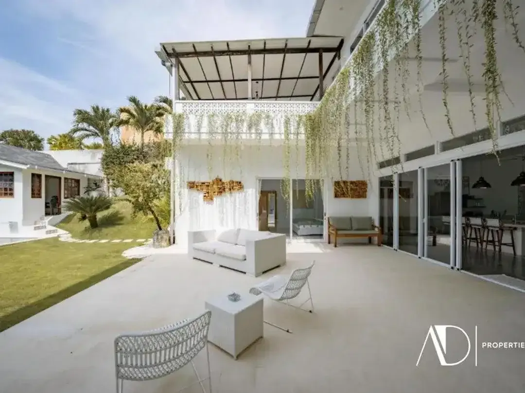 LEASEHOLD | MODERN TROPICAL VILLA IN PRIME UMALAS - Image 6 of 10
