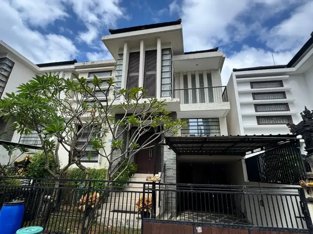 DISEWAKAN RUMAH PREMIUM RENON AREA - Image 1 of 8