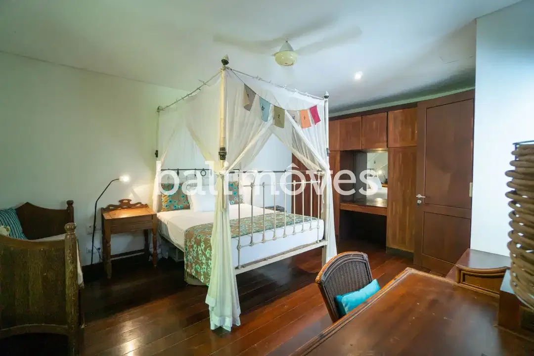 Vila Mewah dengan Lima Kamar Tidur yang Indah di Tepi Pantai Sanur - Image 5 of 10